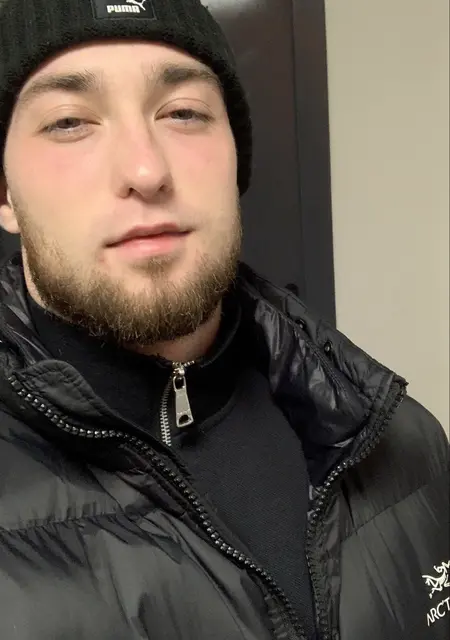 Я Александр, 22, из Красноярска, ищу знакомство для приятного времяпровождения