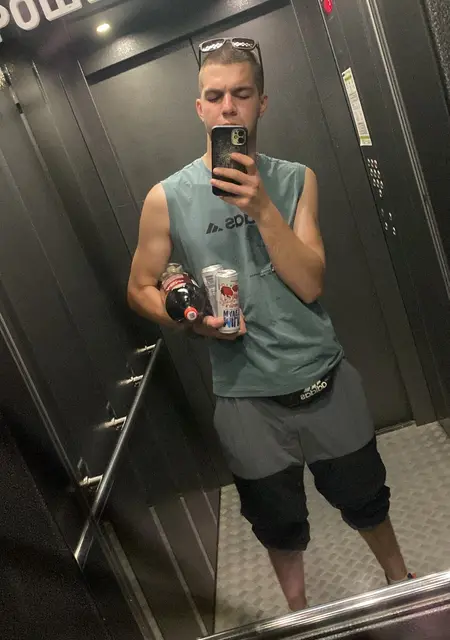 Я Андрюшка, 25, из Москвы, ищу знакомства на одну ночь