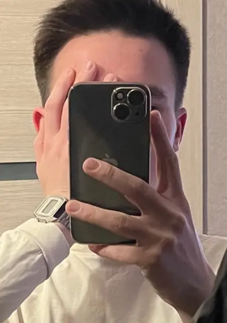 Я Илья, 20, из Воткинска, ищу знакомства на одну ночь