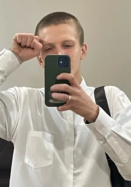 Михаил из Нижнего Тагила, мне 19, познакомлюсь без обязательств