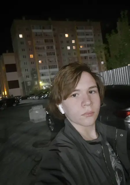Я Артём, 20, из Кургана, ищу знакомство для постоянных отношений