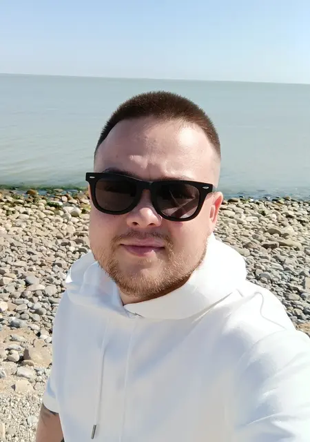 Тимур из Донецка, ищу на сайте приятное времяпровождение