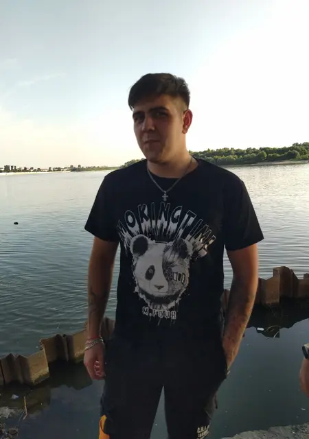 Я Автор, 24, из Нефтеюганска, ищу знакомства на одну ночь