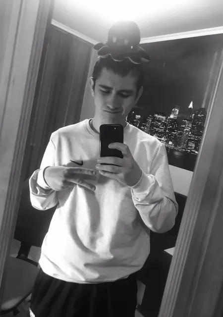 Я Кирилл, 20, знакомлюсь для открытые отношения в Ульяновске