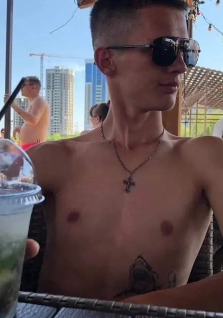 Я Евгений, 25, из Вологды, ищу знакомство для открытые отношения