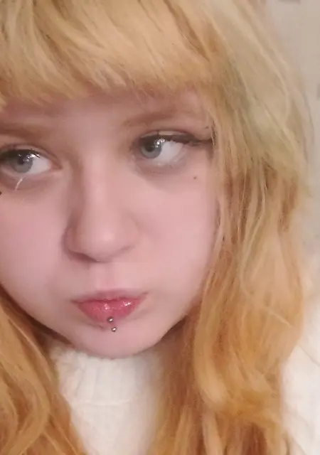 Я Мари, 18, знакомлюсь для открытые отношения в Санкт-Петербурге