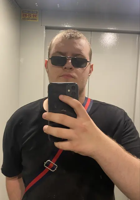 Я Андрей, 18, из Омска, ищу знакомство для постоянных отношений