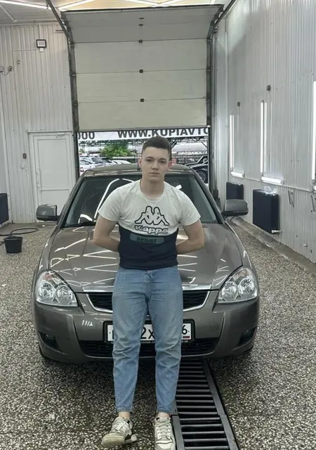 Саша из Донецка, мне 22, познакомлюсь для общения