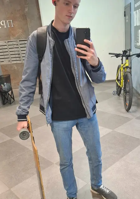 Я Артём, 18, знакомлюсь на одну ночь в Тюмени