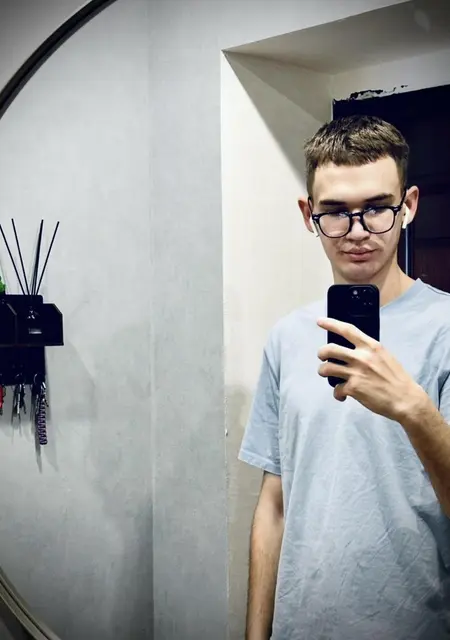 Я Артём, 21, знакомлюсь для общения в Смоленске