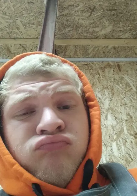 Я Никита, 20, из Новосибирска, ищу знакомства без обязательств