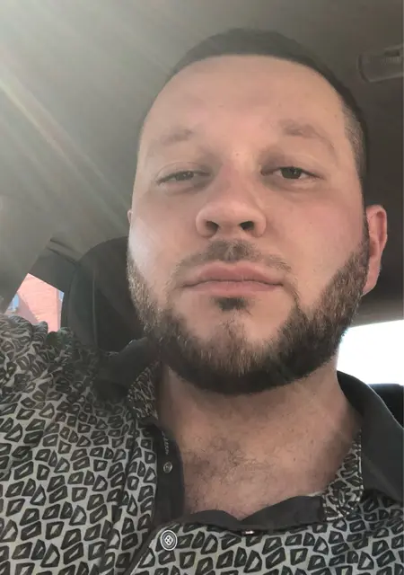 Я Артем, 29, из Владивостока, ищу знакомства без обязательств