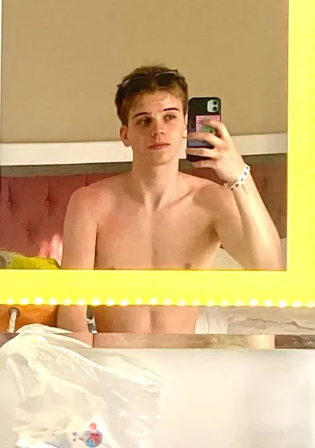 Я Матвей, 20, из Одинцова, ищу знакомство для приятного времяпровождения