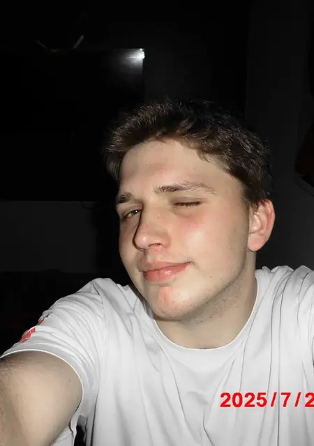 Anatoly из Калининграда, мне 21, познакомлюсь на одну ночь