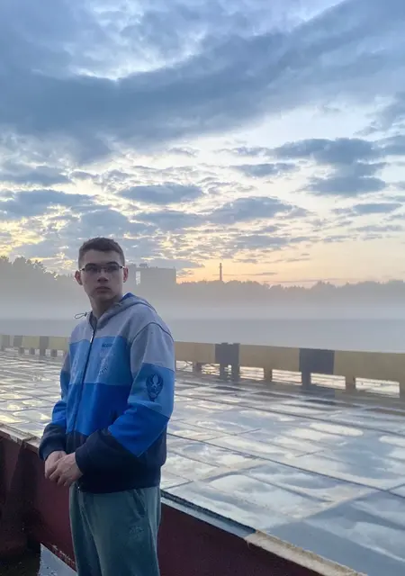 Данил из Бийска, мне 19, познакомлюсь на одну ночь