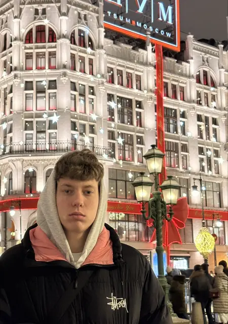Я Ctepa, 18, знакомлюсь без обязательств в Ульяновске