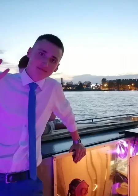 Александр из Пскова, мне 24, познакомлюсь без обязательств