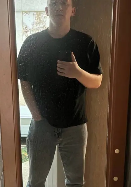 Я Толик, 21, из Шахуньи, ищу знакомство для постоянных отношений