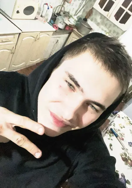 Я Владик, 20, знакомлюсь без обязательств в Оренбурге