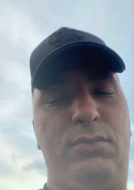 Я Дмитрий, 28, из Хабаровска, ищу знакомство для постоянных отношений