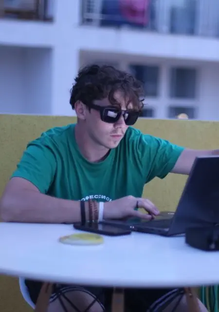 Игорь из Санкт-Петербурга, мне 20, познакомлюсь для постоянных отношений