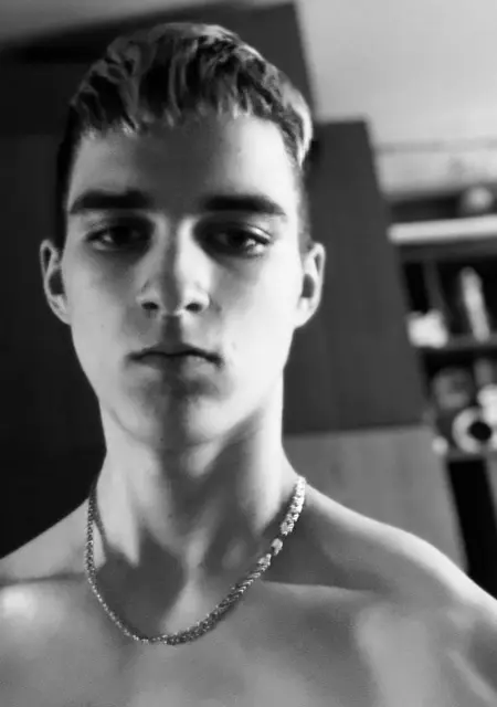 Максим из Липецка, мне 18, познакомлюсь на одну ночь