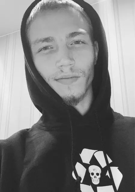 Александр из Сургута, ищу на сайте знакомства на одну ночь