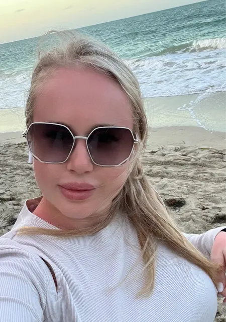 Elina из Москвы, мне 31, познакомлюсь для приятного времяпровождения