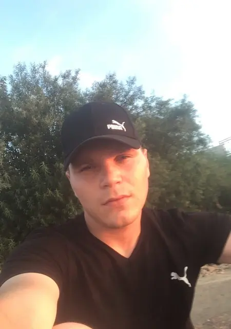 Даниил из Кургана, мне 25, познакомлюсь для приятного времяпровождения