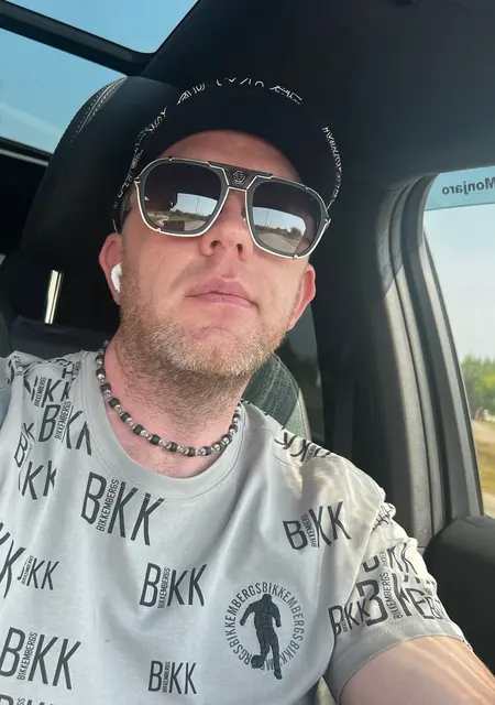 Максим из Усолья-Сибирского, ищу на сайте знакомства без обязательств