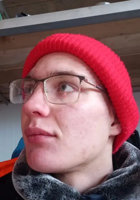 Я Вадим, 20, знакомлюсь для приятного времяпровождения в Корсакове