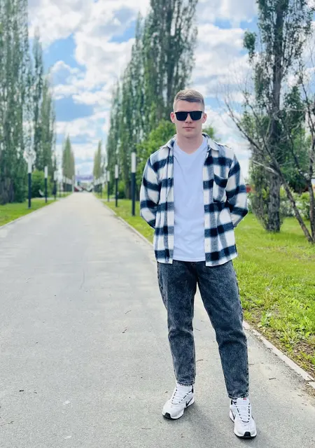 Я Vladislav, 24, из Шадринска, ищу знакомство для постоянных отношений