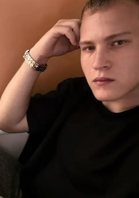 Владислав из Луганска, мне 19, познакомлюсь для постоянных отношений