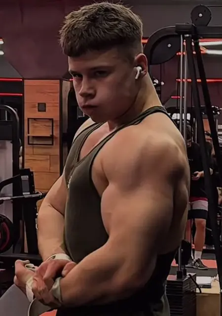 Demid из Батайска, мне 25, познакомлюсь на одну ночь