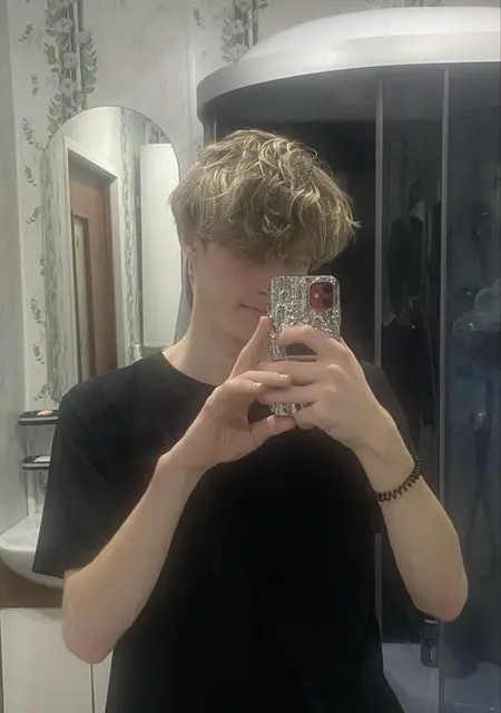 Рома из Новосибирска, мне 19, познакомлюсь для постоянных отношений