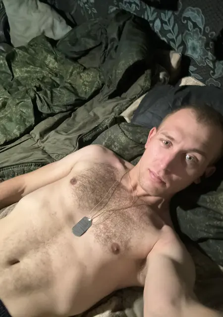 Я Артем, 26, из Белогорска, ищу знакомства на одну ночь