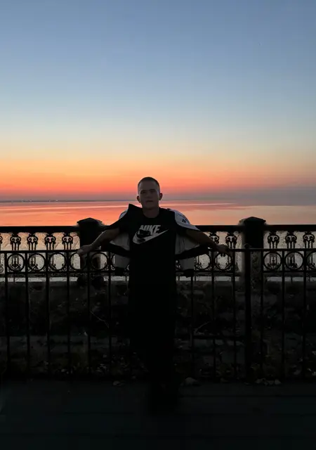 Илья из Таганрога, мне 21, познакомлюсь для общения