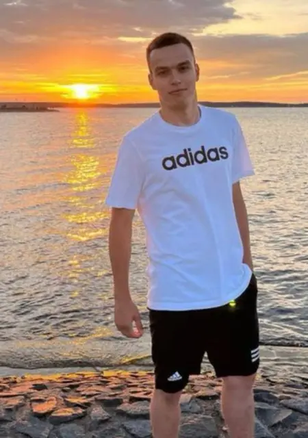 Я Дмитрий, 20, из Вологды, ищу знакомство для постоянных отношений