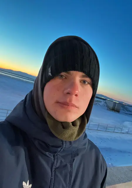 Даниил из Хабаровска, мне 21, познакомлюсь для приятного времяпровождения