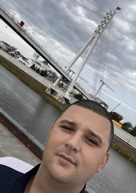 Я Андрей, 35, из Бронниц, ищу знакомства на одну ночь