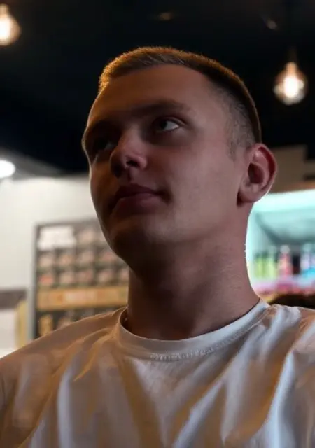 Макс из Екатеринбурга, мне 20, познакомлюсь без обязательств