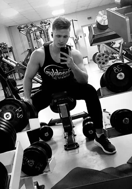 Владимир из Железнодорожного, мне 26, познакомлюсь без обязательств