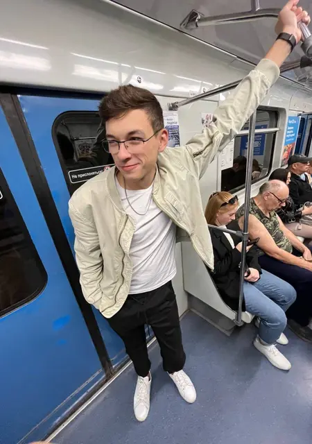 Сергей из Екатеринбурга, мне 19, познакомлюсь для общения