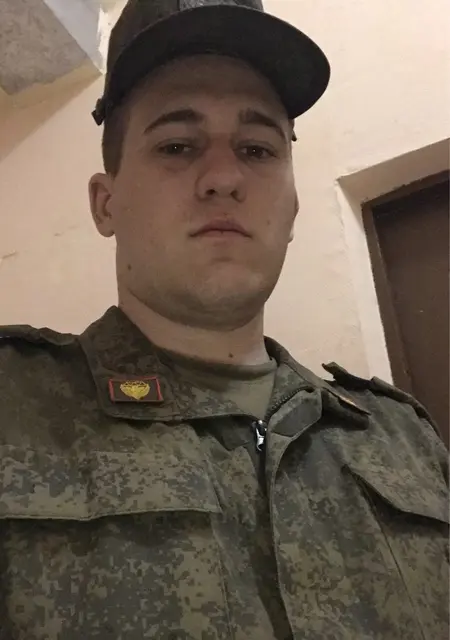 Роман Александрови из Санкт-Петербурга, мне 21, познакомлюсь для приятного времяпровождения