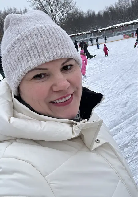 Я Виктория, 43, из Санкт-Петербурга, ищу знакомство для постоянных отношений