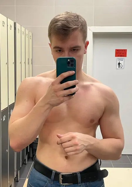 Я Кирилл, 22, знакомлюсь для открытые отношения в Новом Уренгое