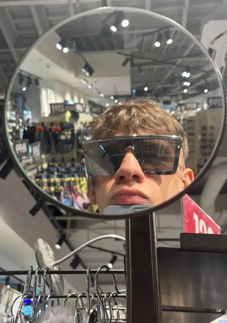 Я Слава, 18, из Самары, ищу знакомства без обязательств