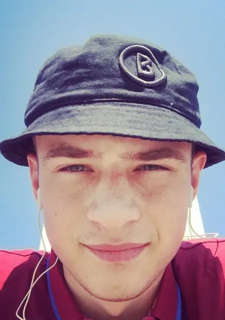 Я Антон, 28, из Иркутска, ищу знакомство для приятного времяпровождения