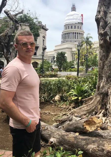 Александр из Ижевска, мне 26, познакомлюсь для постоянных отношений