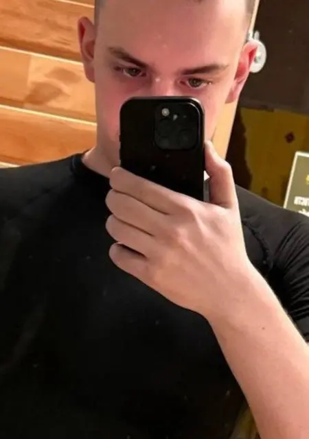 Я Данил, 20, из Новокузнецка, ищу знакомства на одну ночь